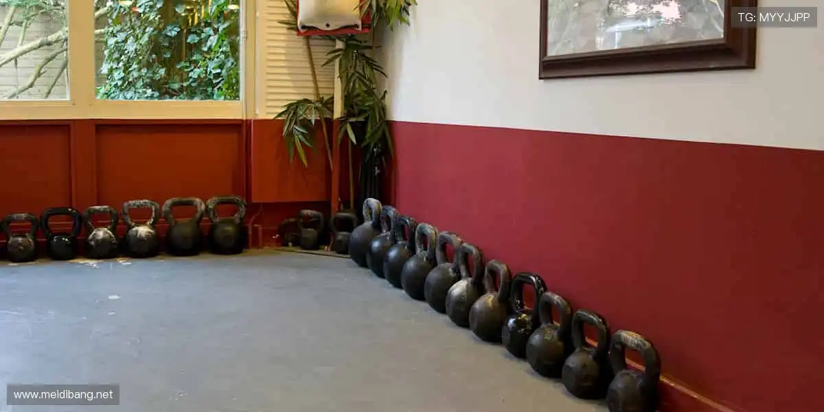 用装备定义实力,让每个动作都无可挑剔!🎾